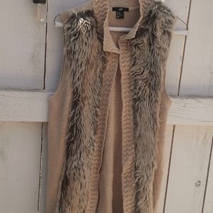 H&M Sweater Vest with Faux Fur Trim Tan XS